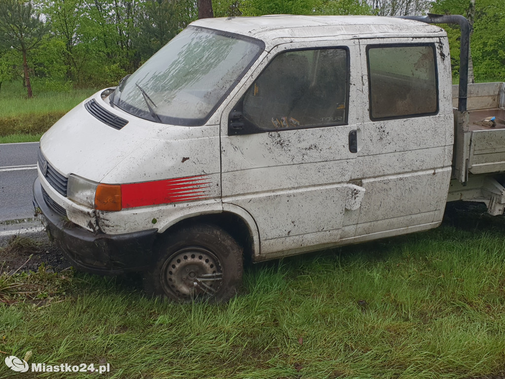 Wyjechała z Topolowej, uderzyła w busa