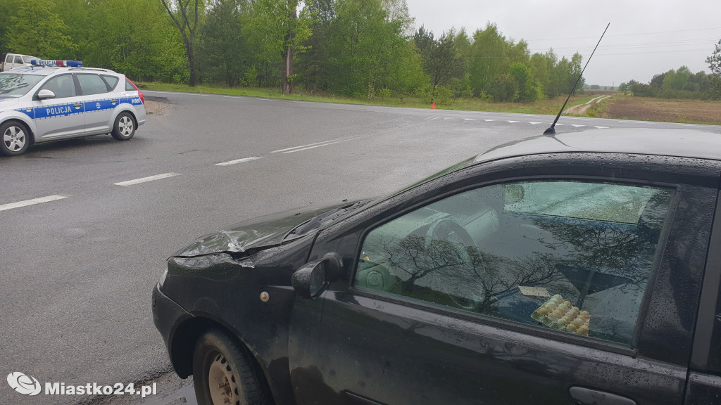 Wyjechała z Topolowej, uderzyła w busa