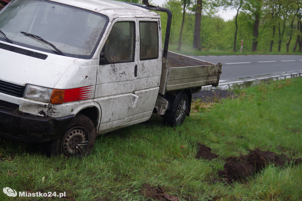 Wyjechała z Topolowej, uderzyła w busa