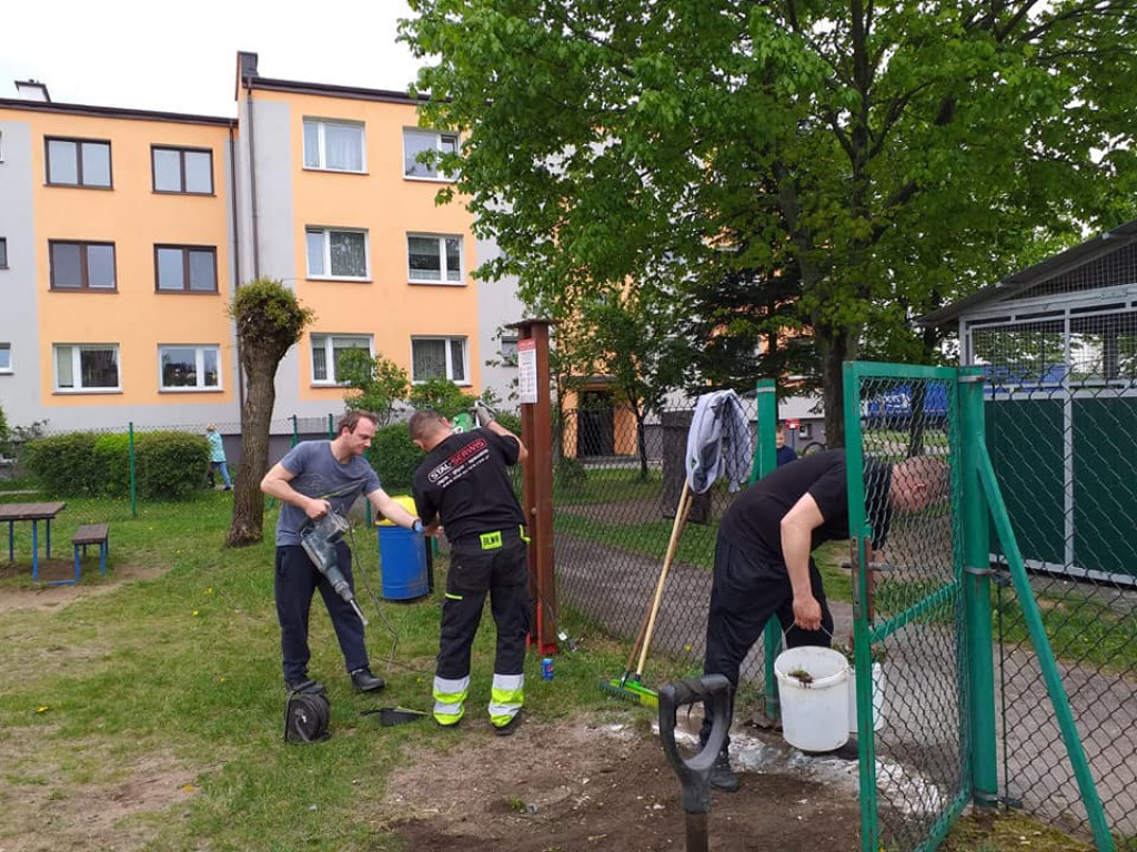 Czyn społeczny w Koczale. Naprawili plac zabaw