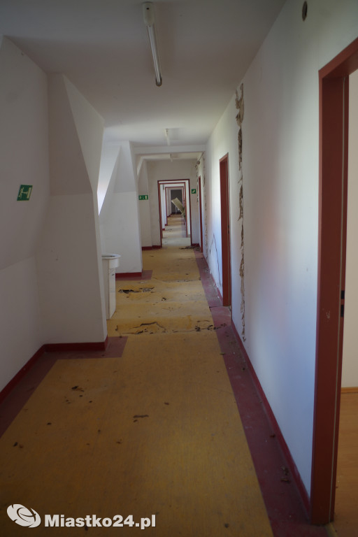 Dwa piękne pałace z niepewną przyszłością
