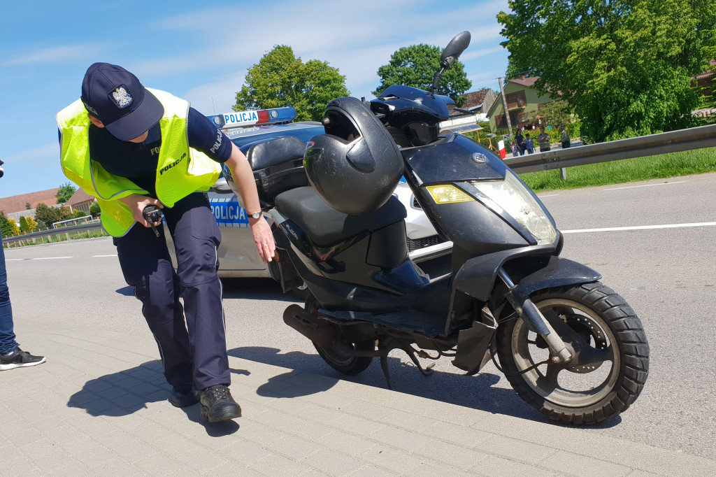 Zderzenie skutera z volvo. Wymusiła pierwszeństwo
