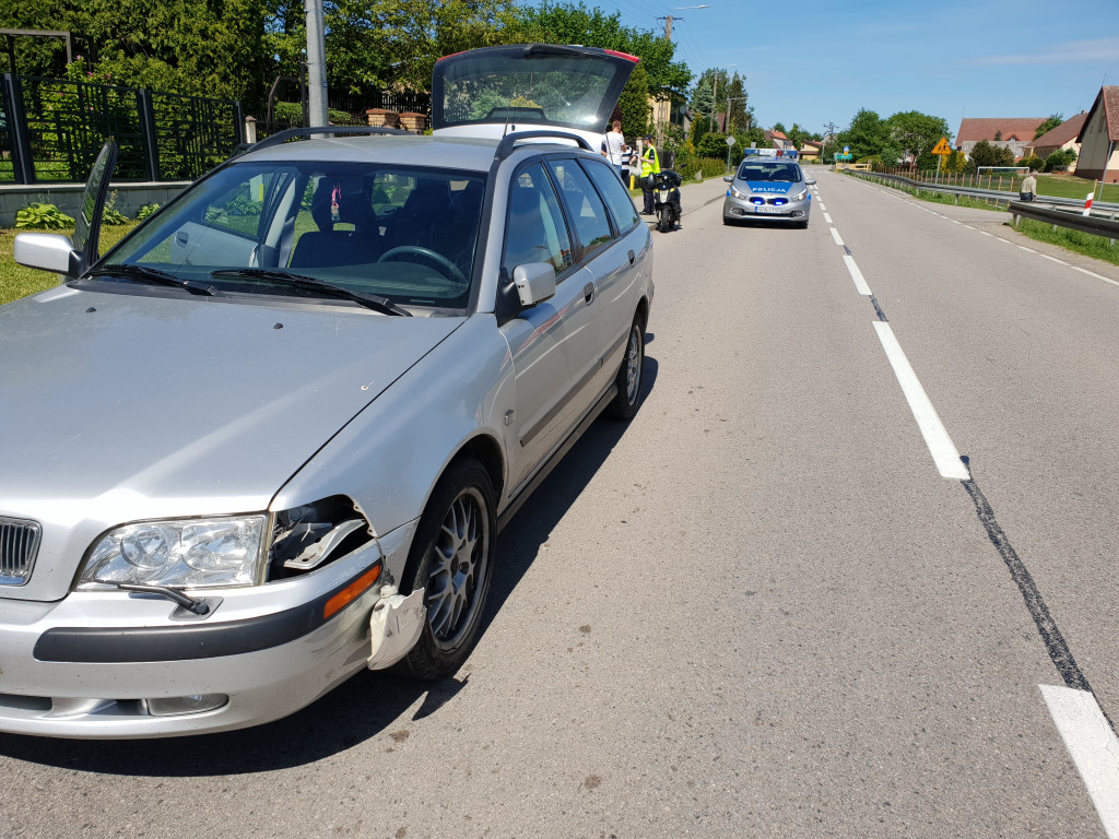 Zderzenie skutera z volvo. Wymusiła pierwszeństwo