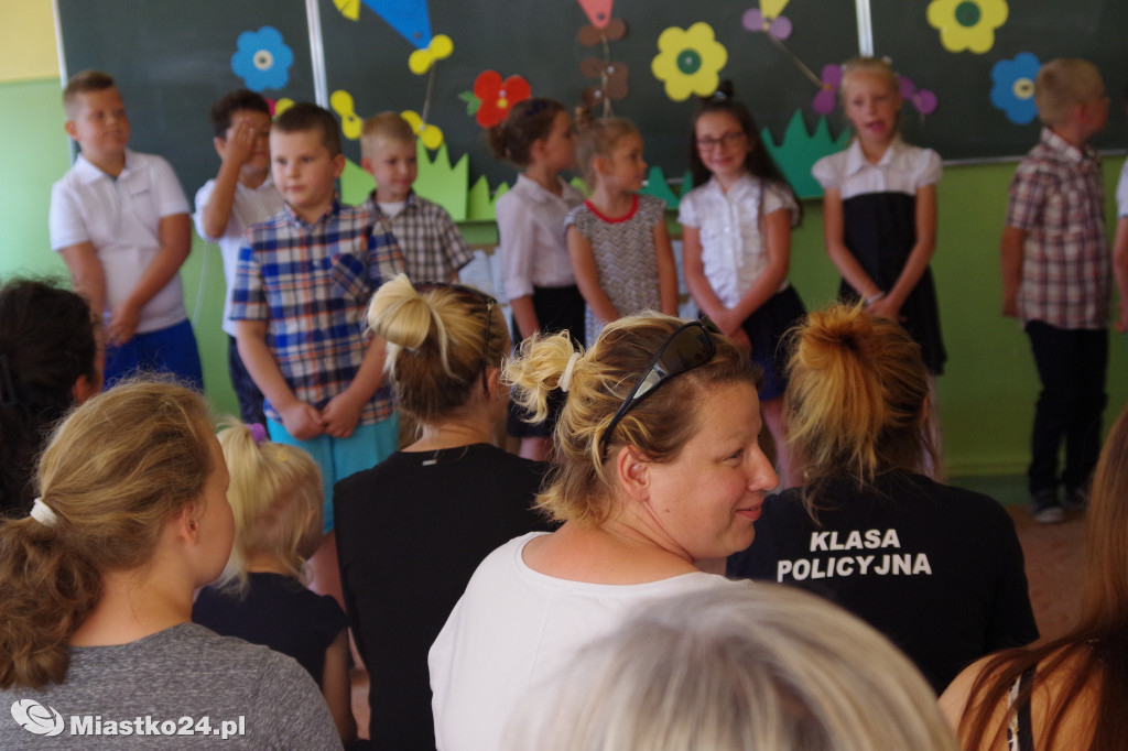 Klasa 0a z Dwójki powitała WAKACJE