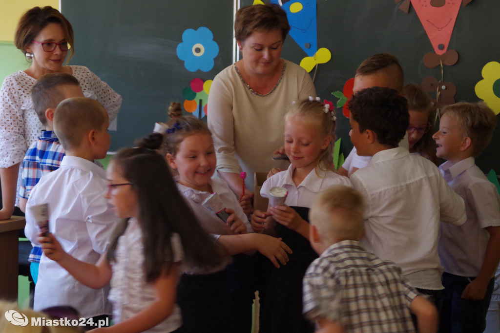 Klasa 0a z Dwójki powitała WAKACJE