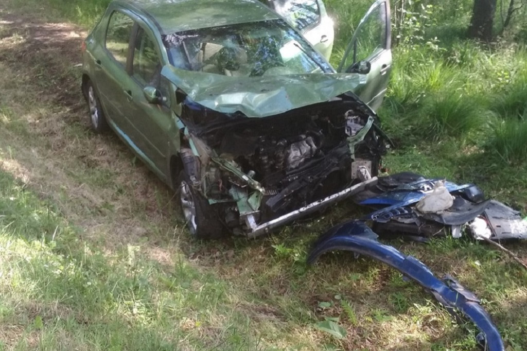 Kierująca peugeotem wjechała do rowu