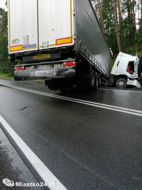 KOLOS w rowie. Wypadek ciężarówki na DK21