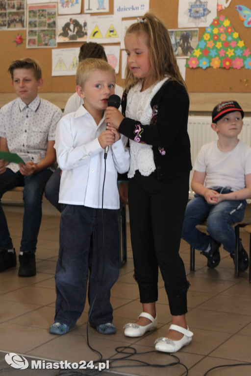 Policja w świetlicy. Bawili się razem z dziećmi!