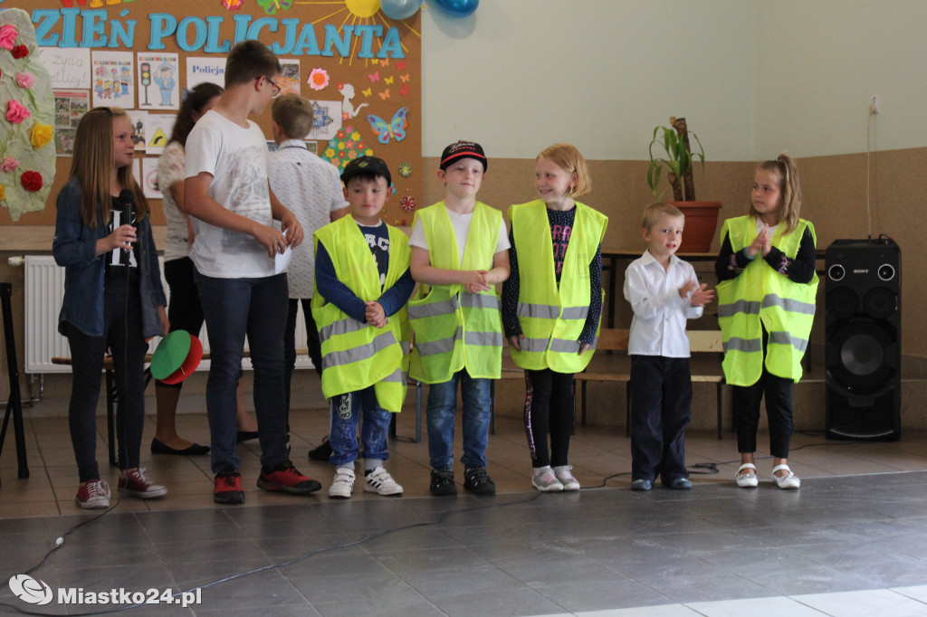 Policja w świetlicy. Bawili się razem z dziećmi!