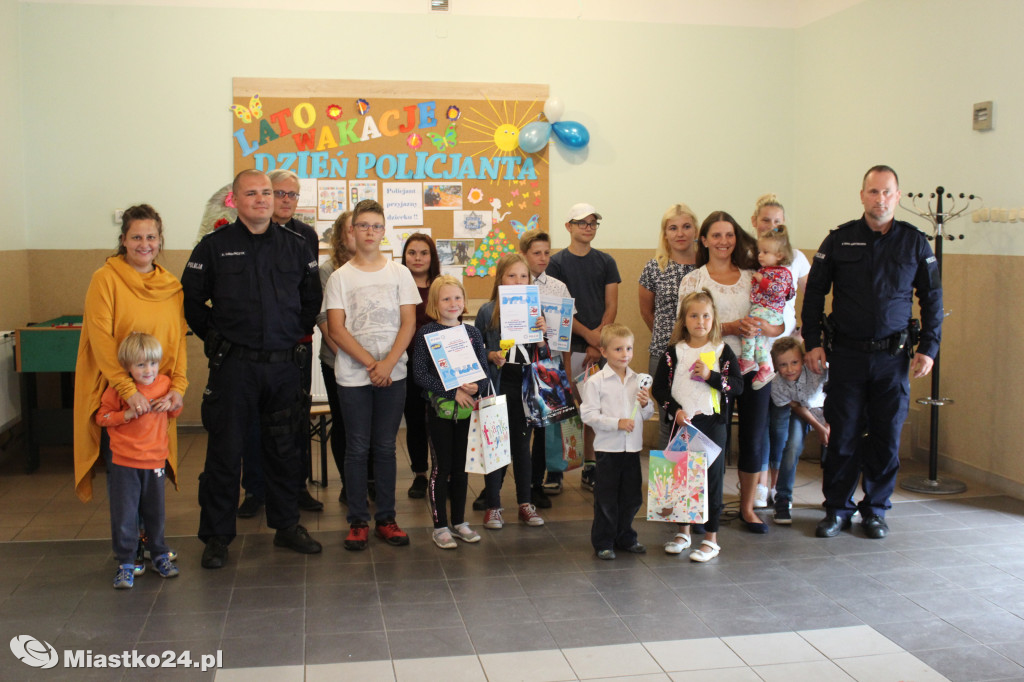 Policja w świetlicy. Bawili się razem z dziećmi!