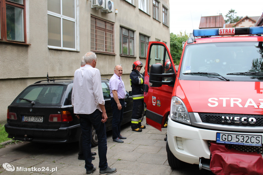 Akcja policjantów i strażaków w miasteckim szpitalu