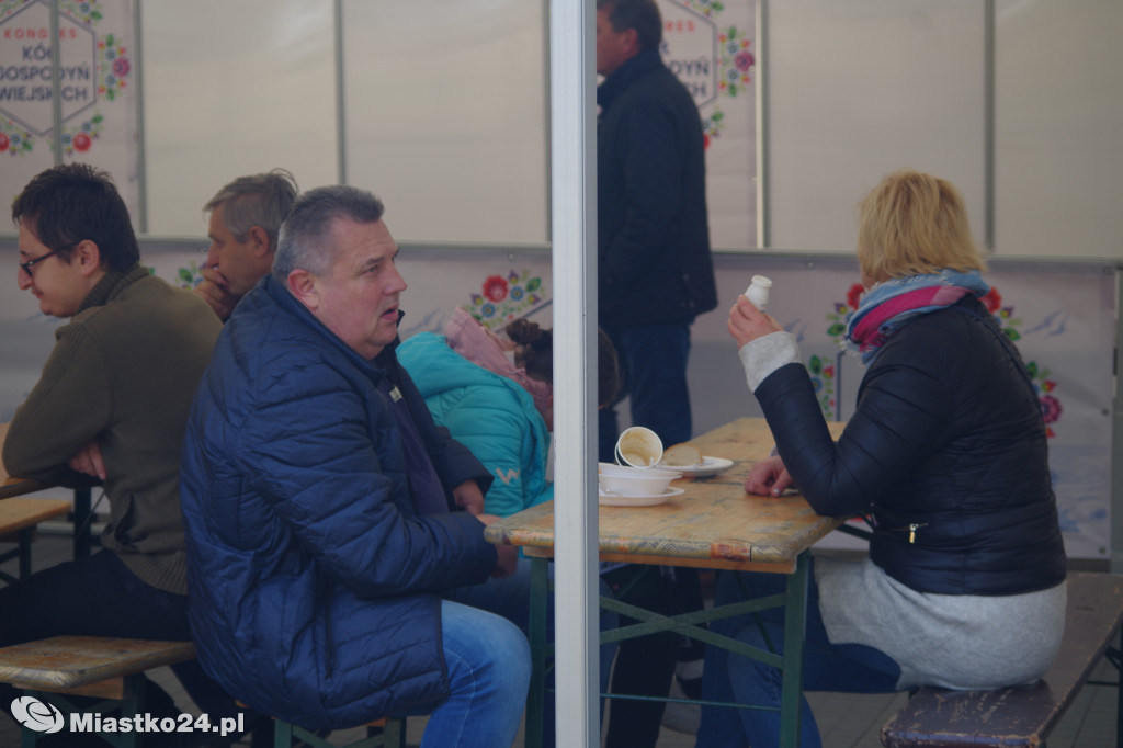Zawody jeździeckie i kongres gospodyń w Białym Borze