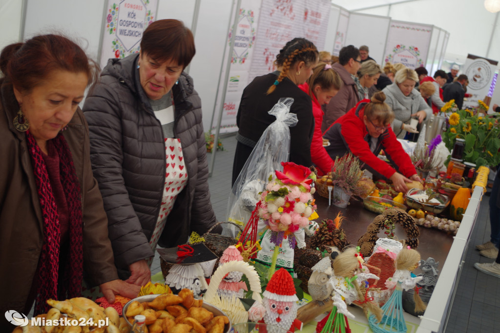 Zawody jeździeckie i kongres gospodyń w Białym Borze