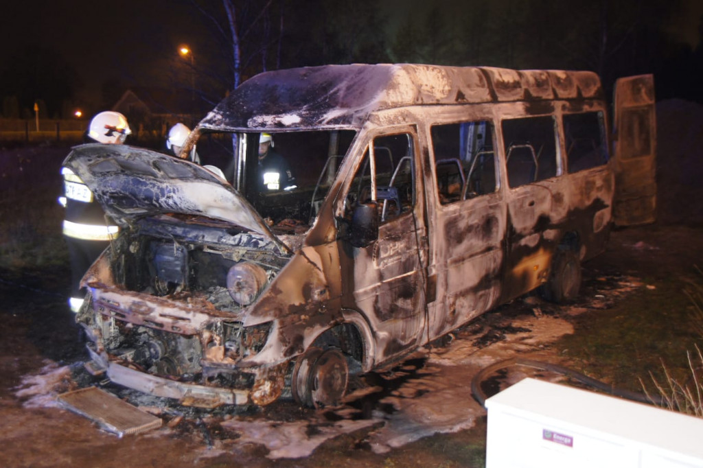 Pożar busa na ulicy Akacjowej w Białym Borze