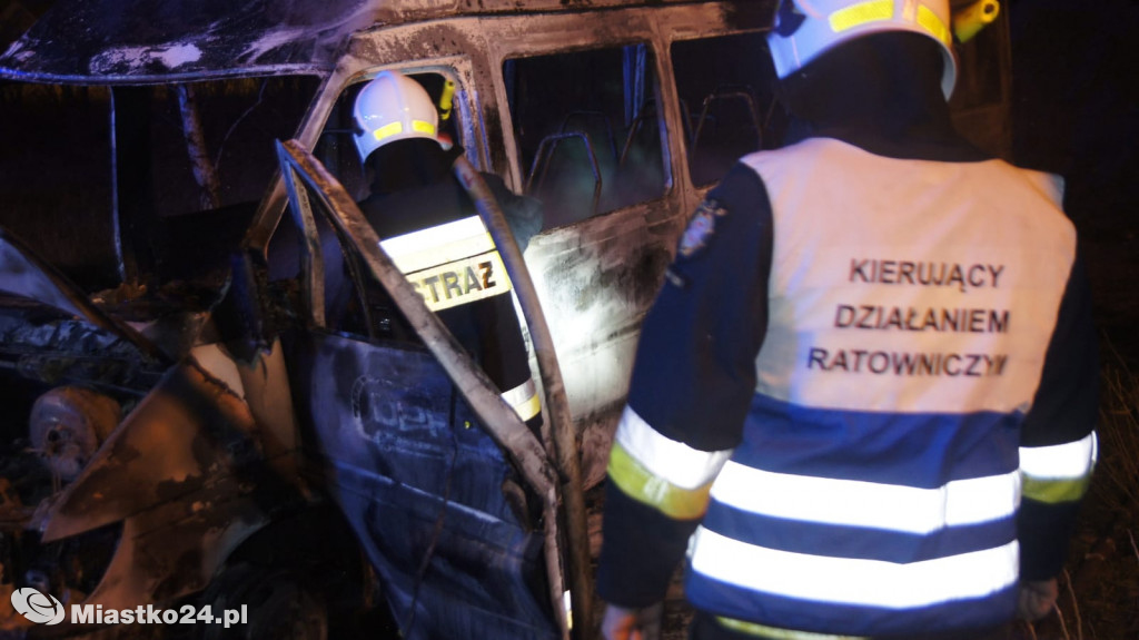 Pożar busa na ulicy Akacjowej w Białym Borze