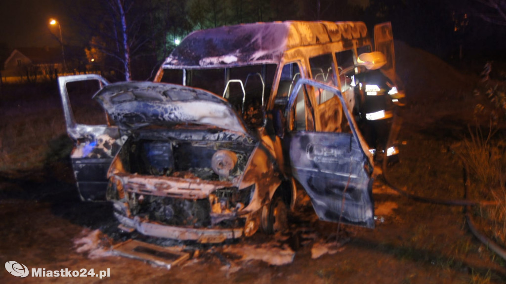Pożar busa na ulicy Akacjowej w Białym Borze