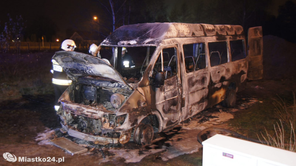 Pożar busa na ulicy Akacjowej w Białym Borze