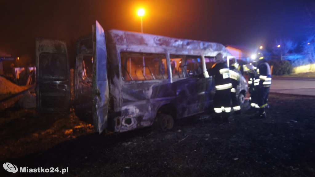 Pożar busa na ulicy Akacjowej w Białym Borze