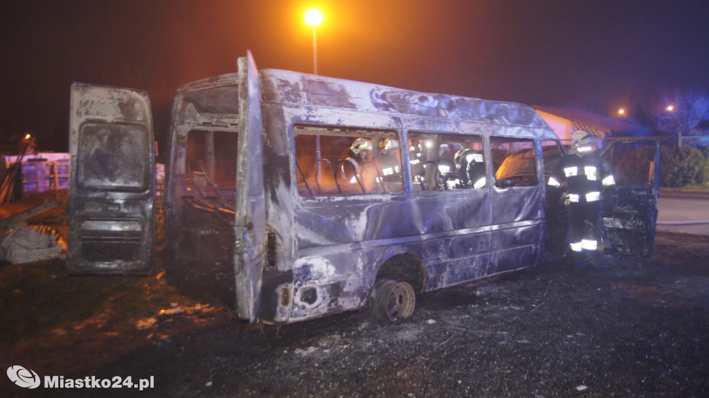 Pożar busa na ulicy Akacjowej w Białym Borze