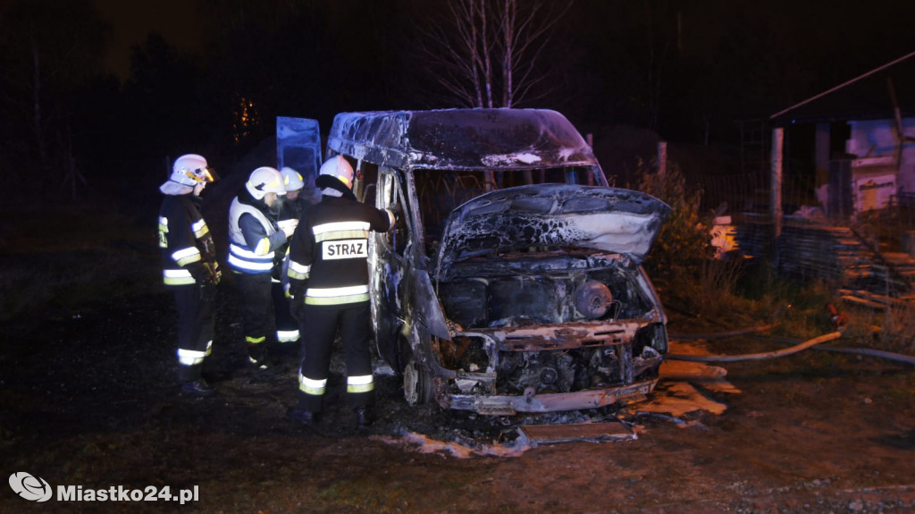Pożar busa na ulicy Akacjowej w Białym Borze