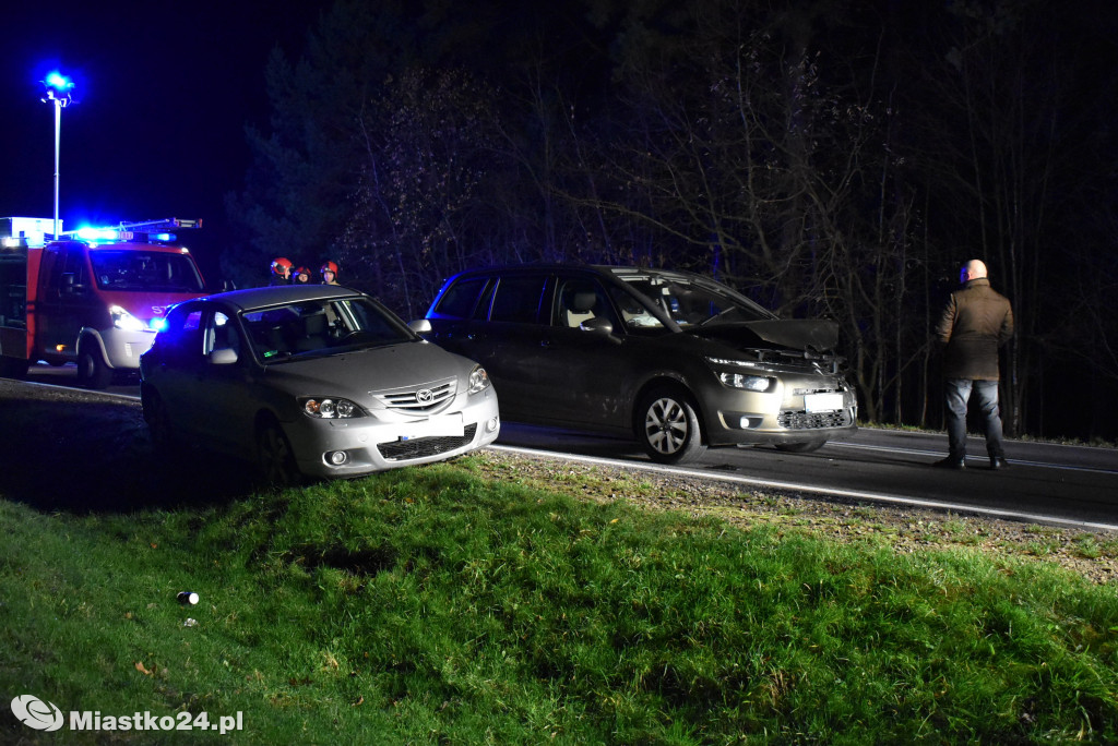 Sarna na drodze. Zderzenie 3 samochodów