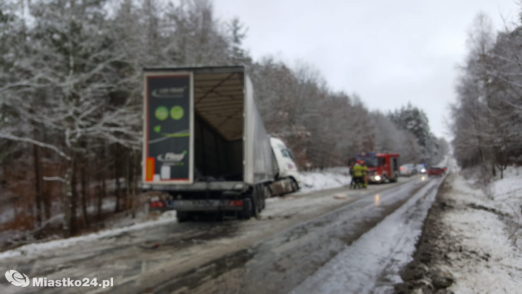 Pierwsze objawy zimy, a na drogach kolizje i zator