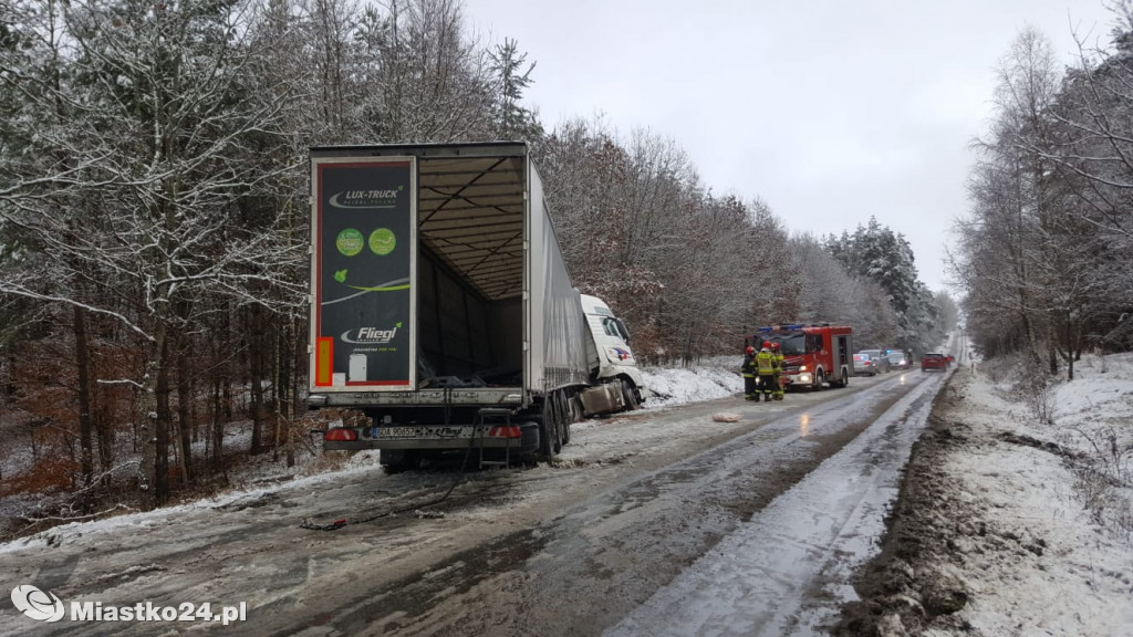 Pierwsze objawy zimy, a na drogach kolizje i zator