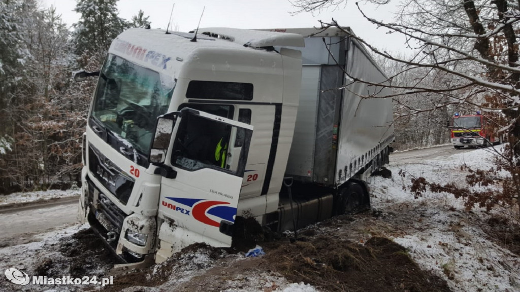 Pierwsze objawy zimy, a na drogach kolizje i zator