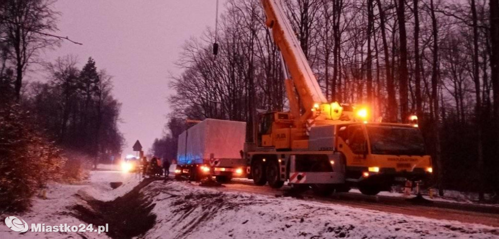 Pierwsze objawy zimy, a na drogach kolizje i zator