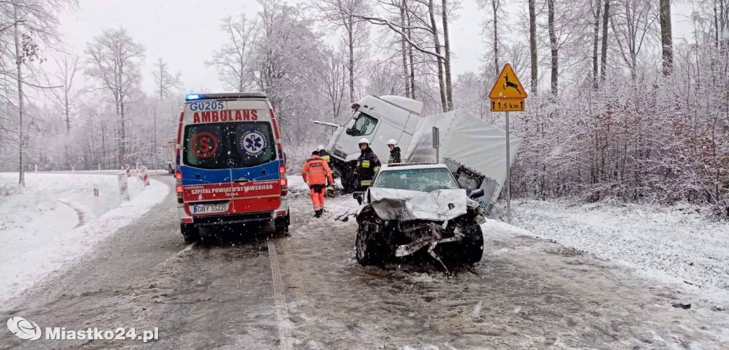 Pierwsze objawy zimy, a na drogach kolizje i zator