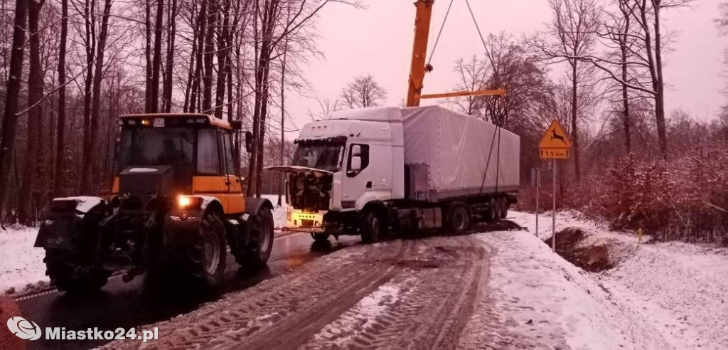 Pierwsze objawy zimy, a na drogach kolizje i zator