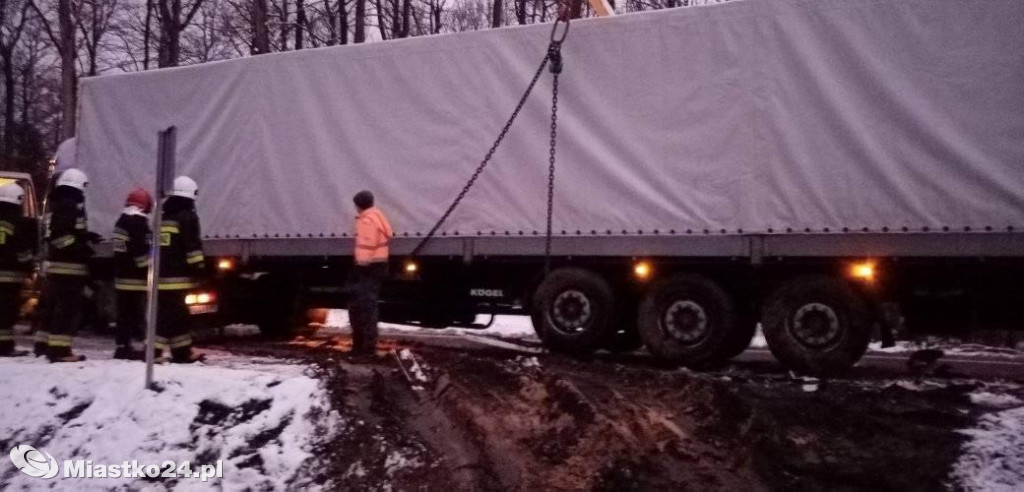 Pierwsze objawy zimy, a na drogach kolizje i zator