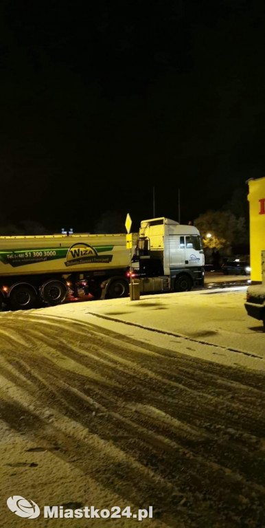 Pierwsze objawy zimy, a na drogach kolizje i zator