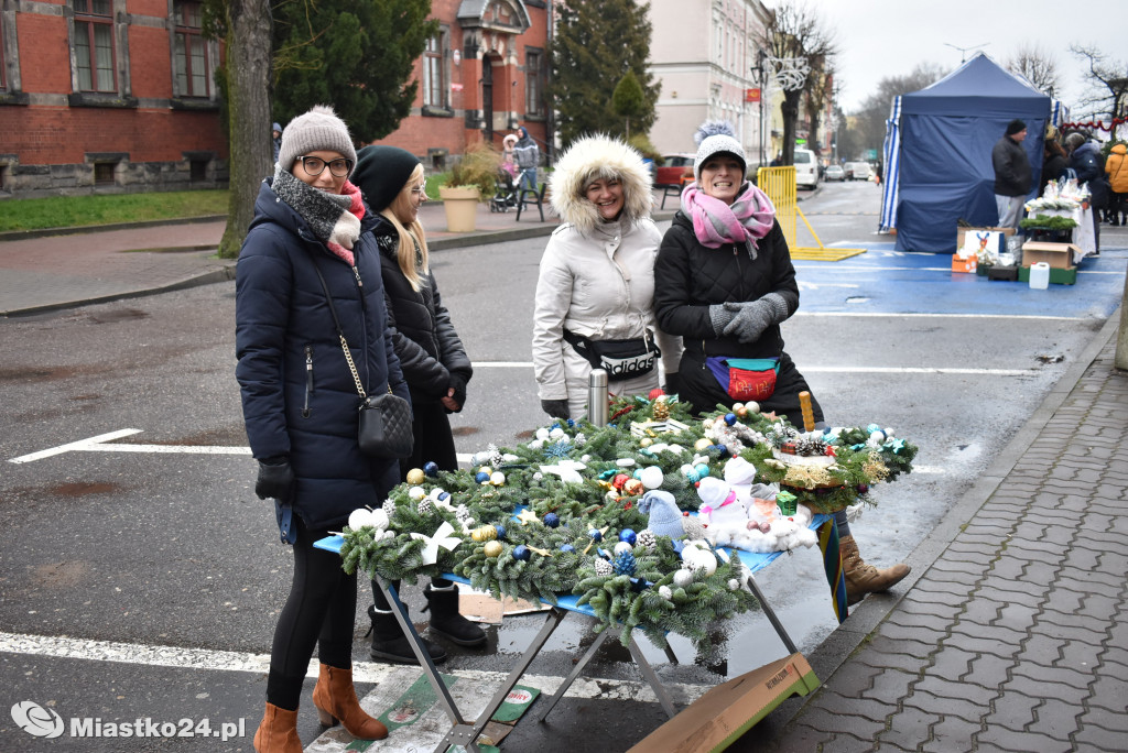 Radosny miastecki kiermasz świąteczny
