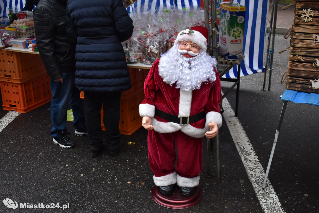 Radosny miastecki kiermasz świąteczny
