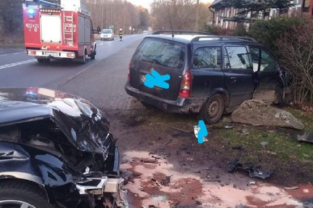 Wypadek w Bożance. Oplem zajechali drogę audi