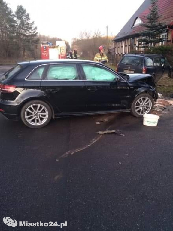 Wypadek w Bożance. Oplem zajechali drogę audi