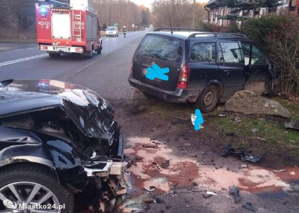 Wypadek w Bożance. Oplem zajechali drogę audi