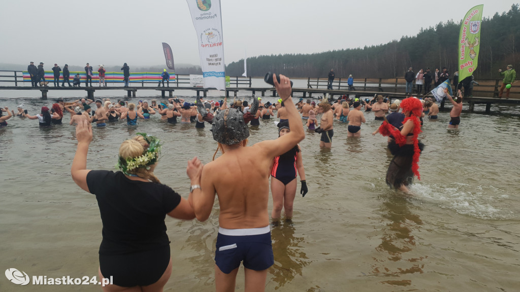 Koczalska Copocabana - 107 morsów w jeziorze Dymno