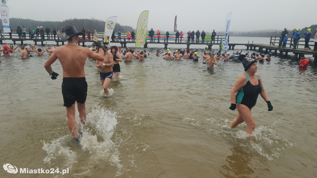 Koczalska Copocabana - 107 morsów w jeziorze Dymno