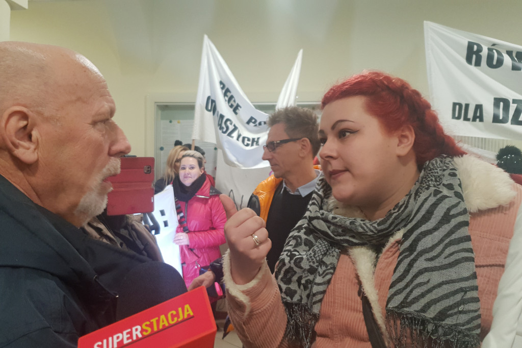 Reorganizacja oświaty - PROTEST  w ratuszu