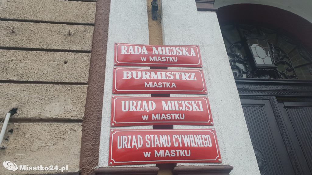 Reorganizacja oświaty - PROTEST  w ratuszu