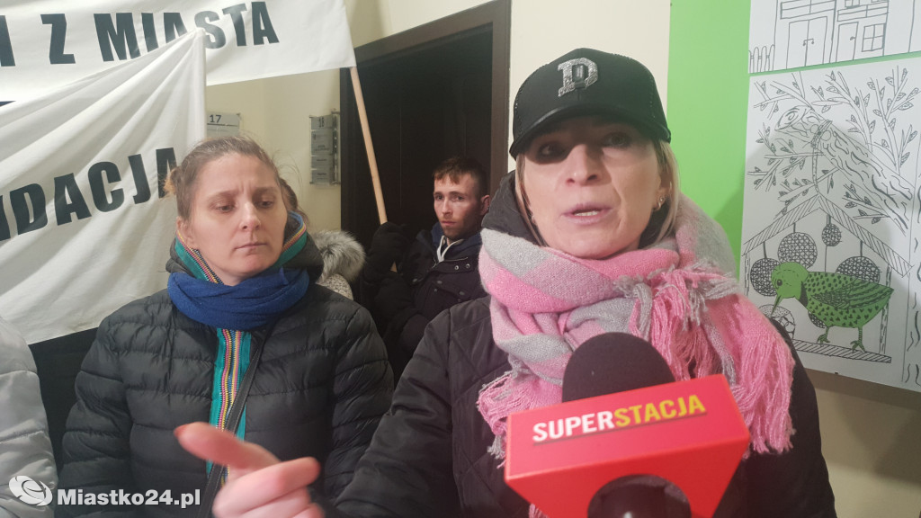 Reorganizacja oświaty - PROTEST  w ratuszu