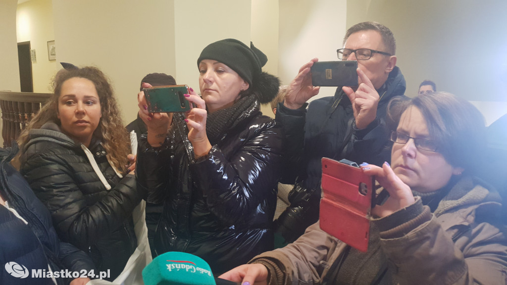 Reorganizacja oświaty - PROTEST  w ratuszu