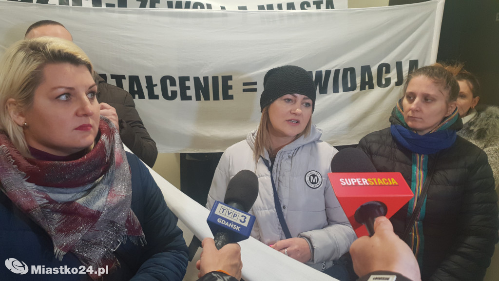 Reorganizacja oświaty - PROTEST  w ratuszu