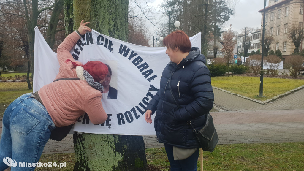 Reorganizacja oświaty - PROTEST  w ratuszu