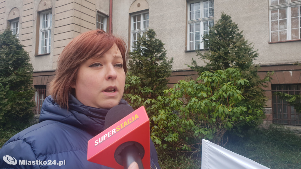 Reorganizacja oświaty - PROTEST  w ratuszu