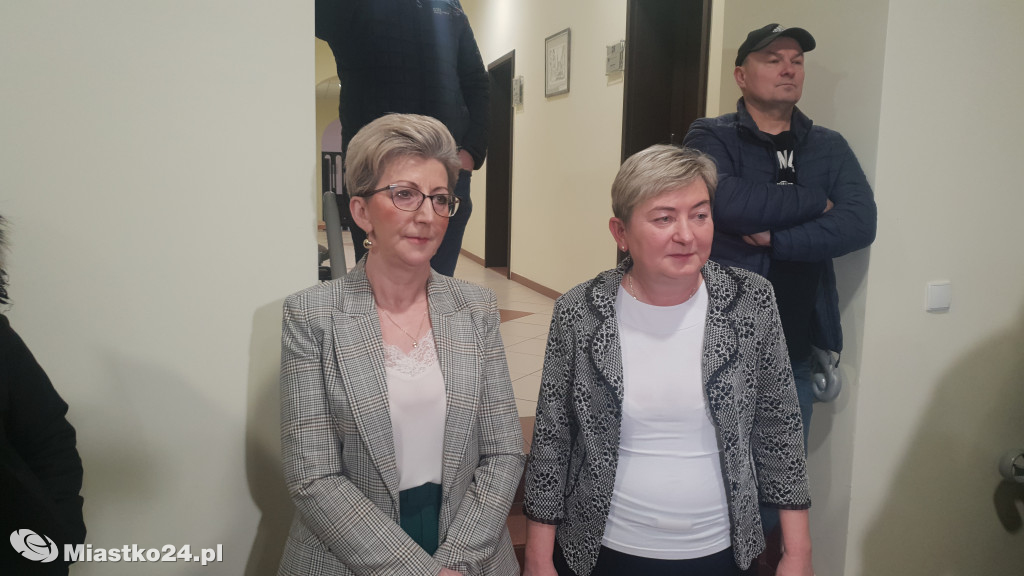 Reorganizacja oświaty - PROTEST  w ratuszu