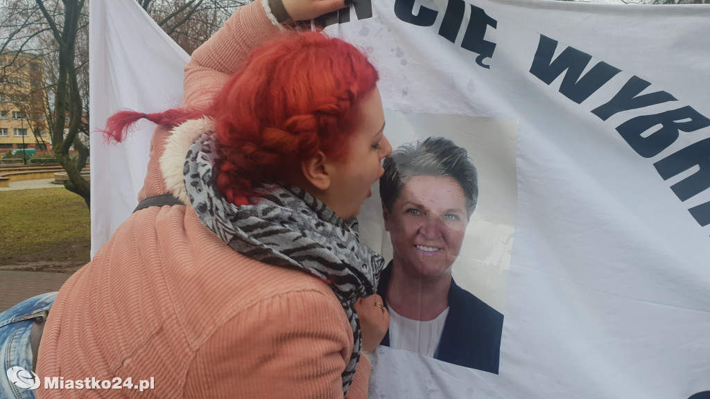 Reorganizacja oświaty - PROTEST  w ratuszu