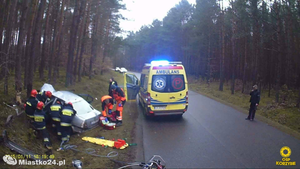 Uderzył w drzewo. Wiózł dziecko. 100 km/h